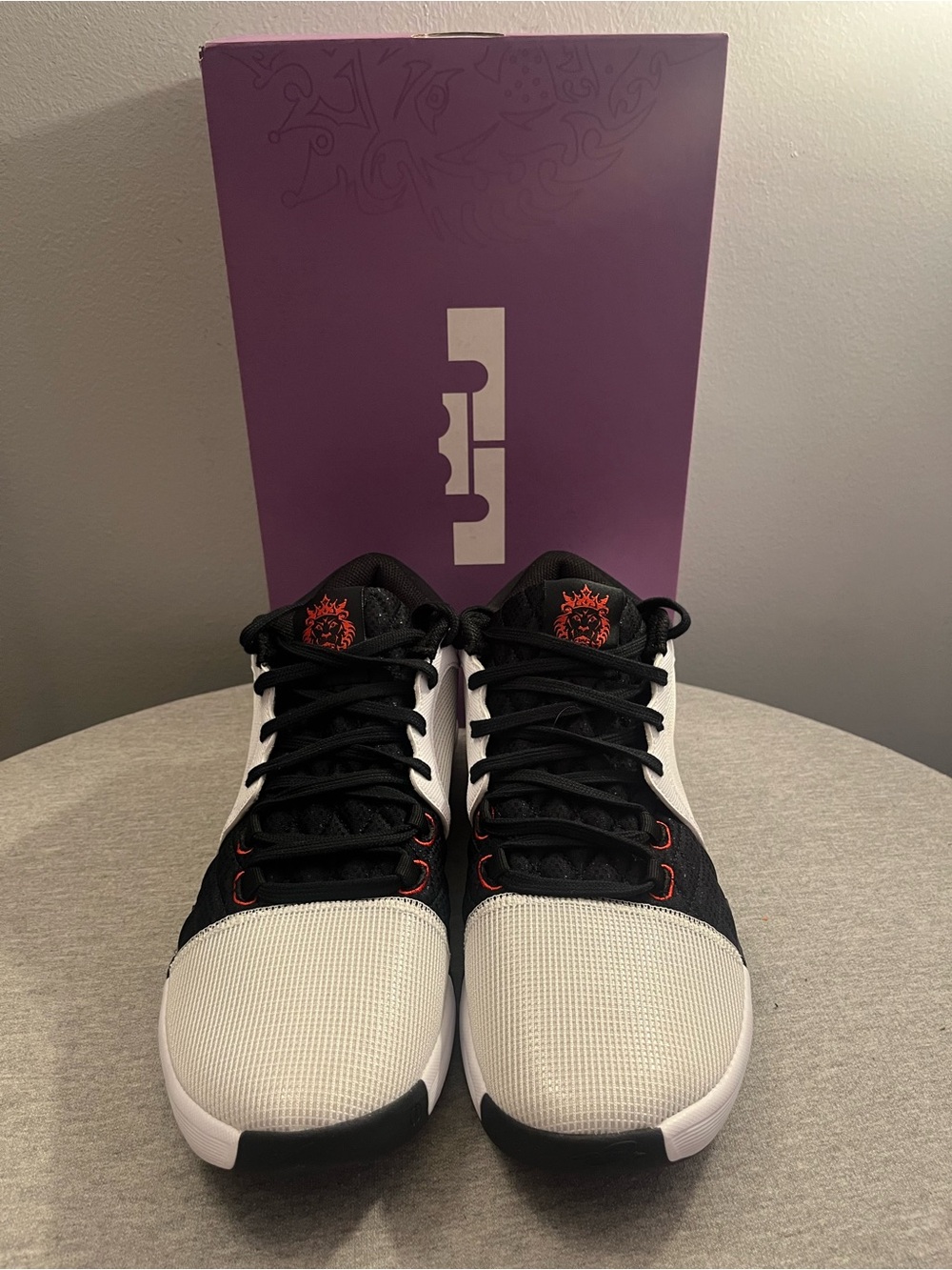 Nike Lebron Witness VIII White Black Red Men's Shoe Size 11.5 FB2239-103 - Picture 4 of 12